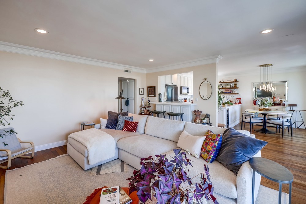 201 S La Esperanza R10