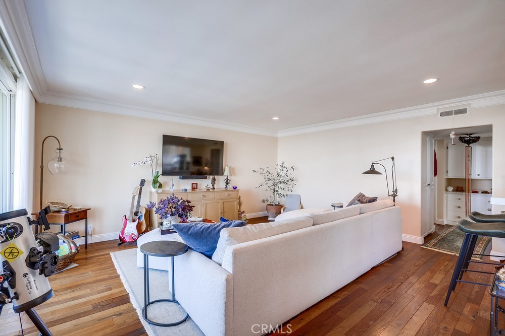 201 S La Esperanza R10