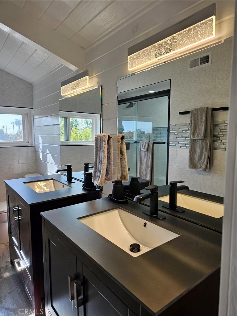 13772 Sanderstead Road