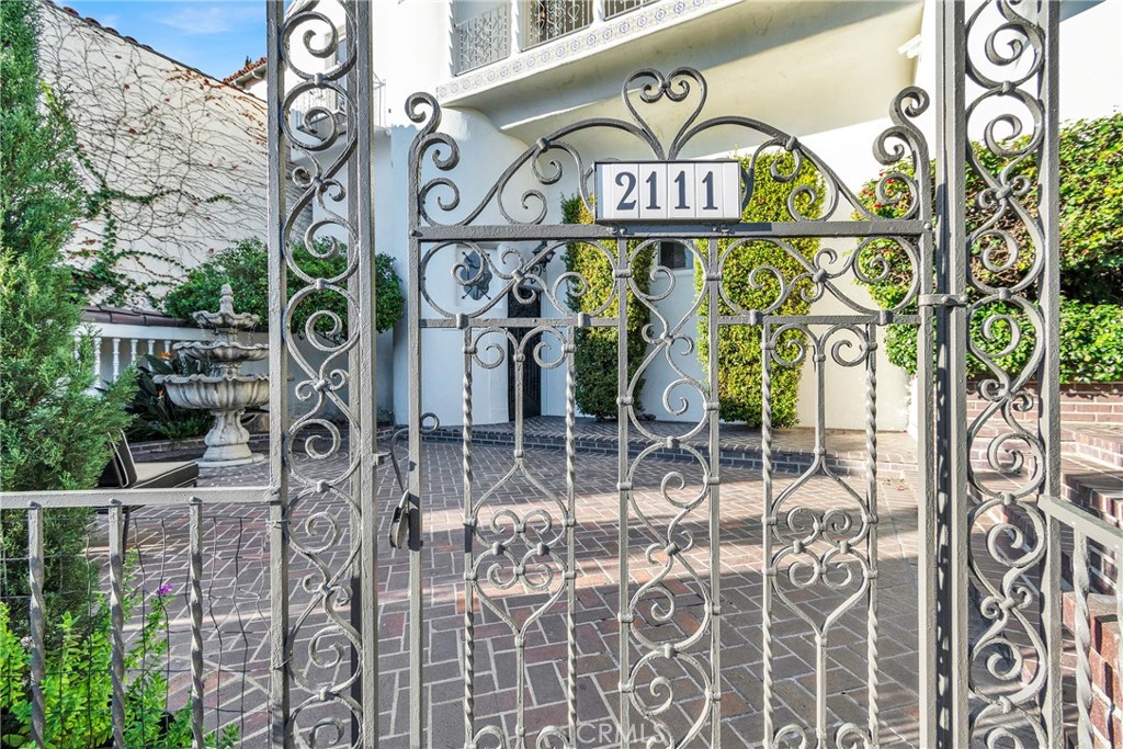 2111 Rockledge