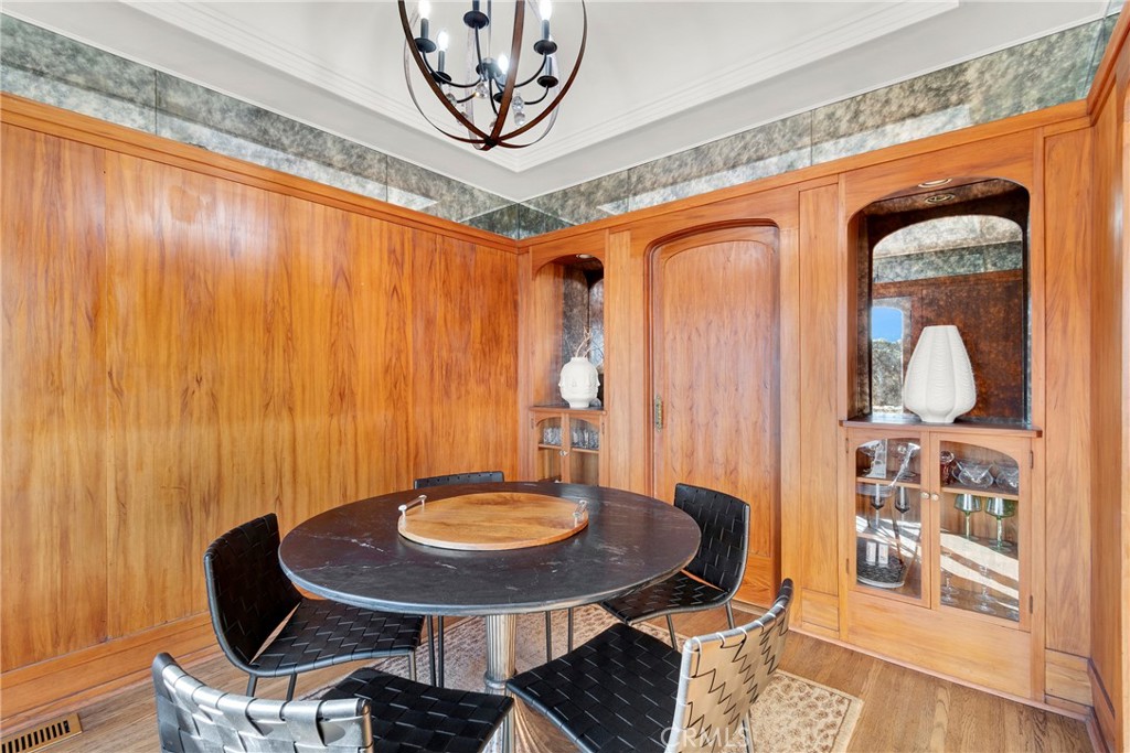 2111 Rockledge