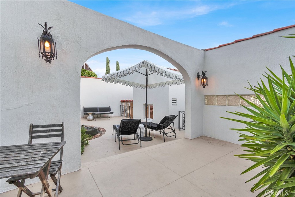2111 Rockledge