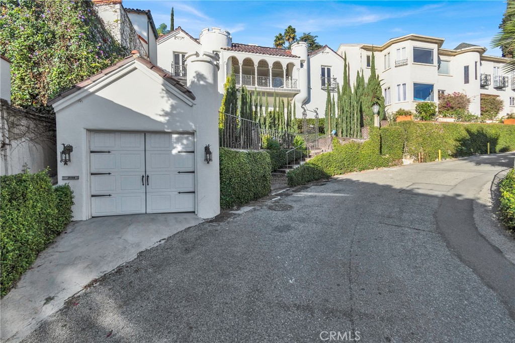 2111 Rockledge