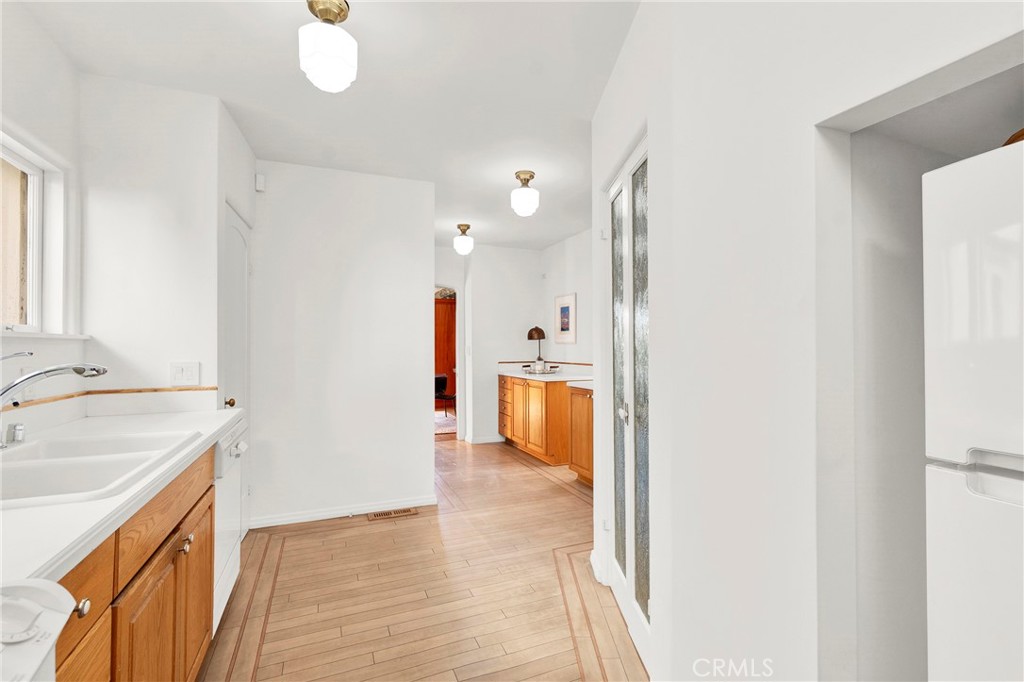 2111 Rockledge