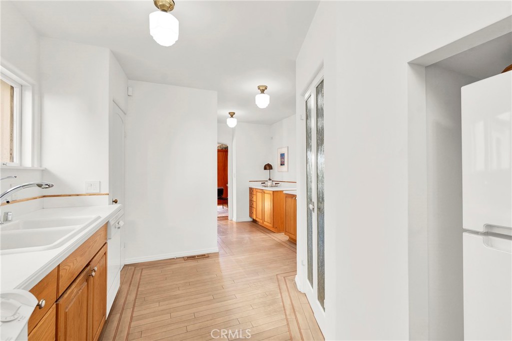 2111 Rockledge