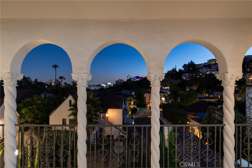 2111 Rockledge