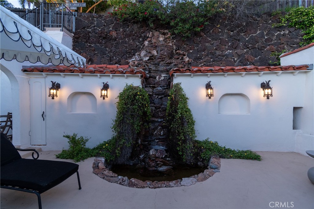 2111 Rockledge
