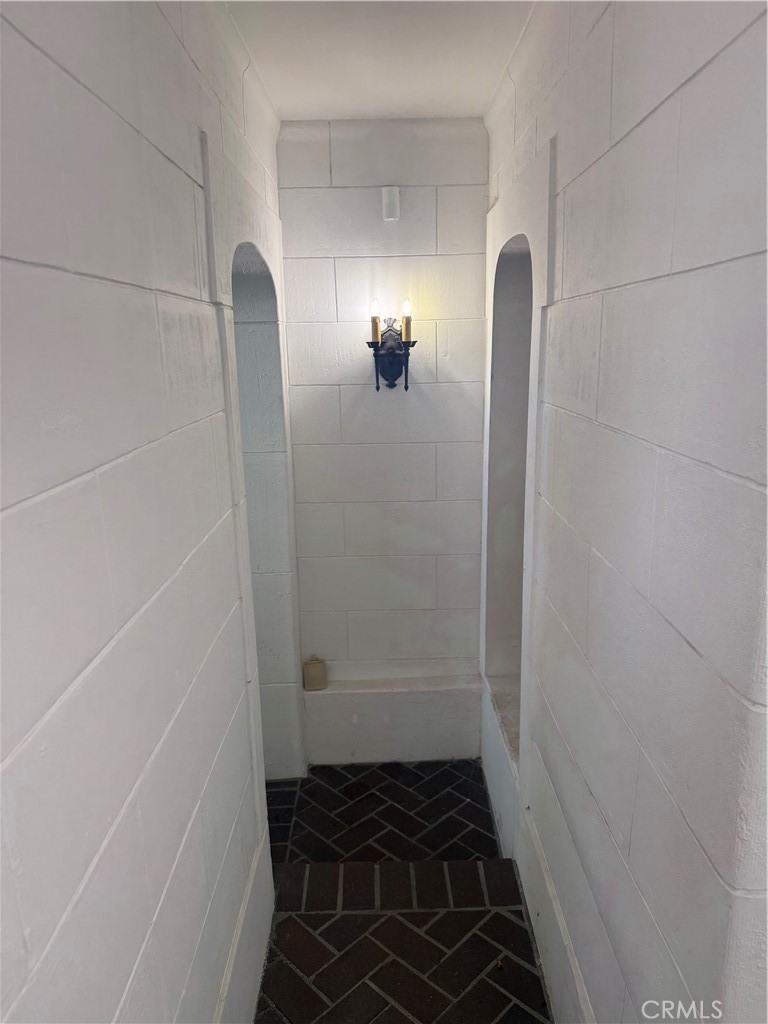 2111 Rockledge