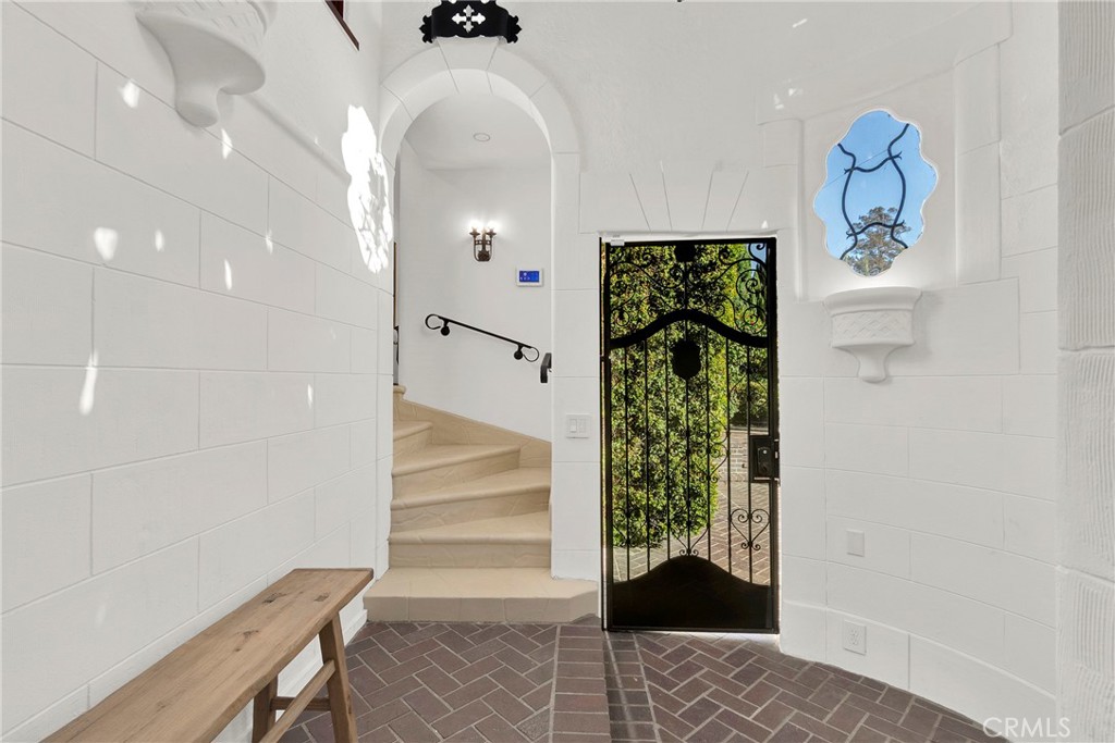 2111 Rockledge