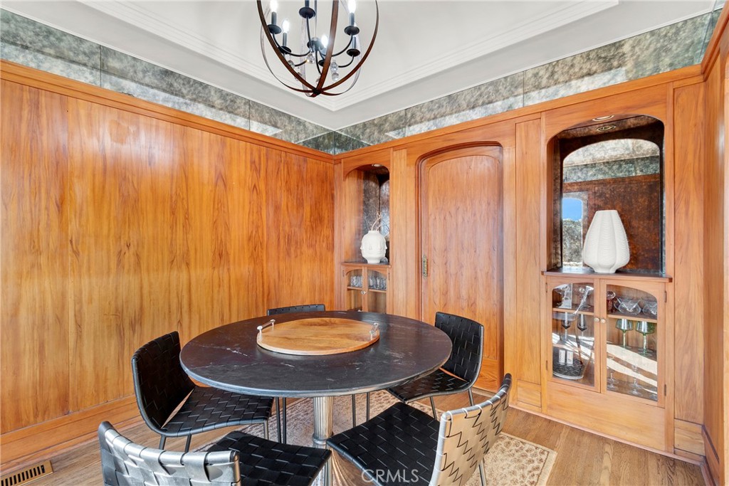 2111 Rockledge
