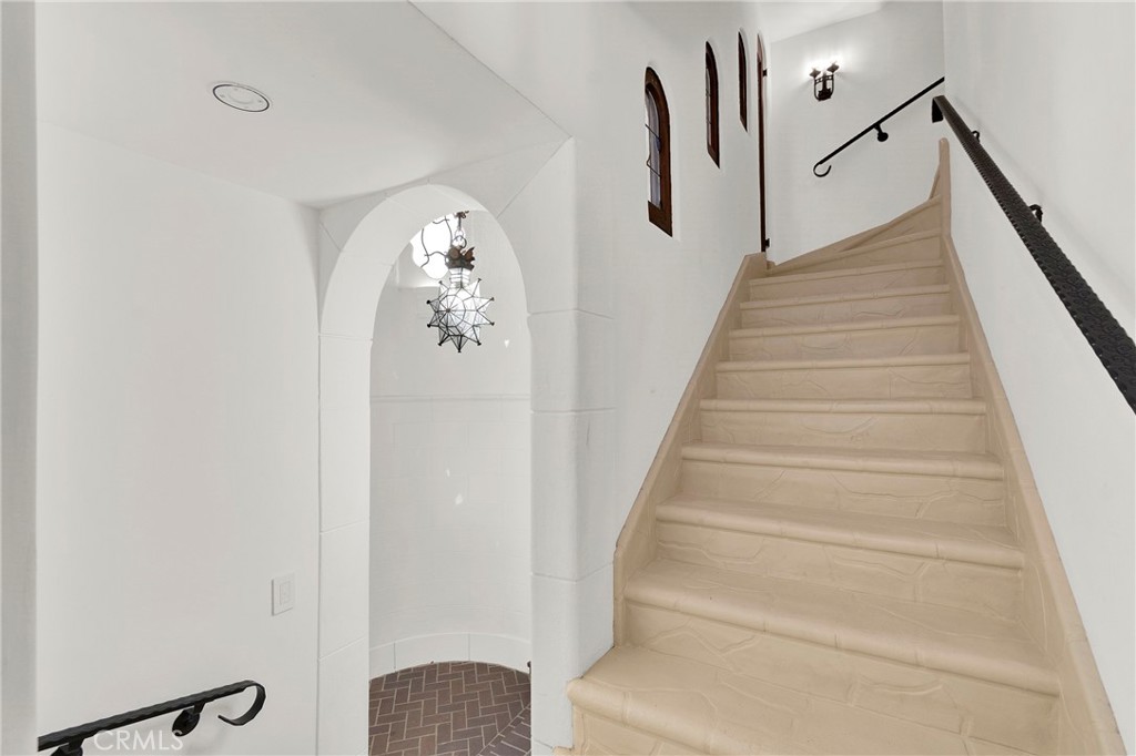 2111 Rockledge