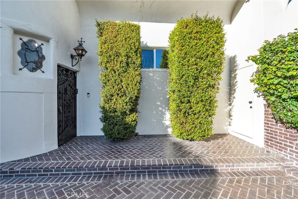 2111 Rockledge
