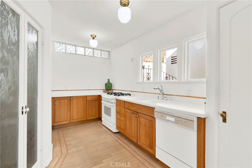 2111 Rockledge
