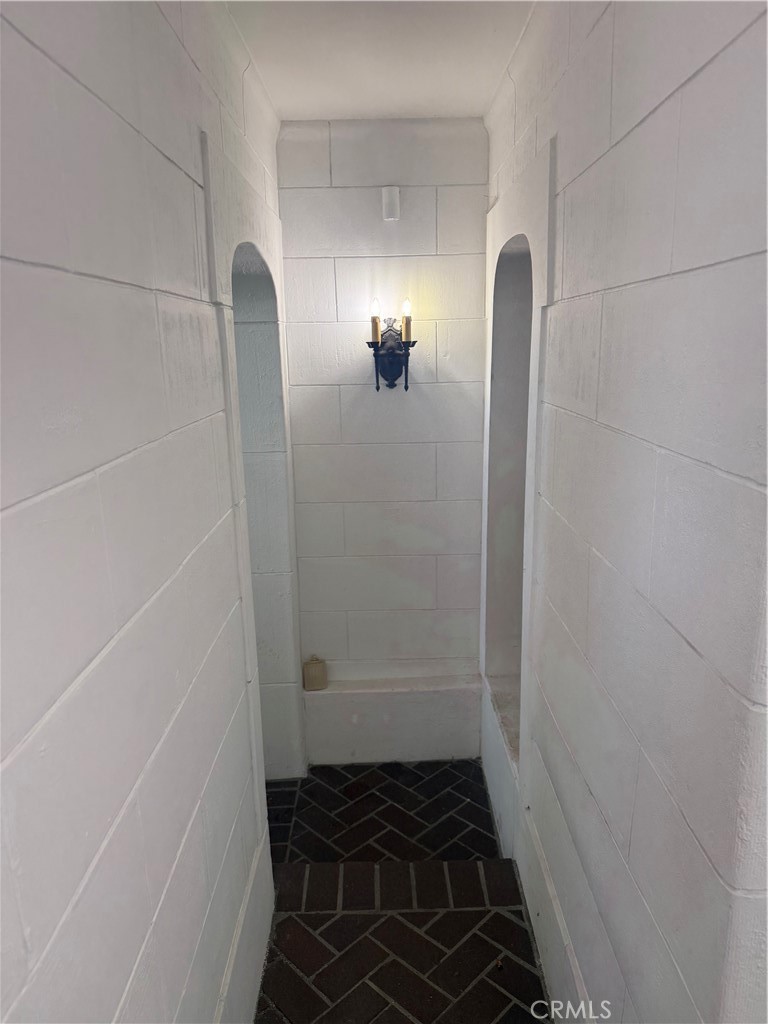 2111 Rockledge