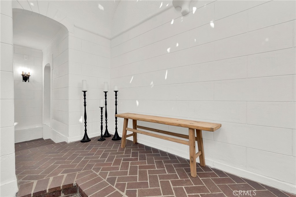 2111 Rockledge