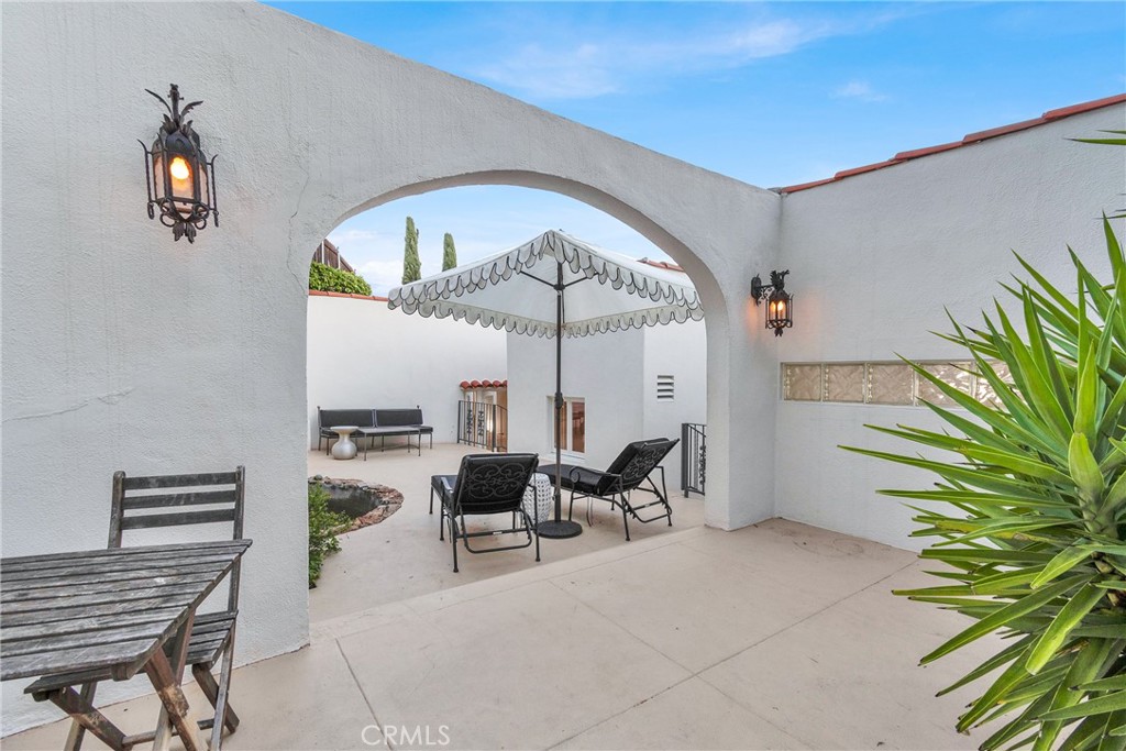 2111 Rockledge