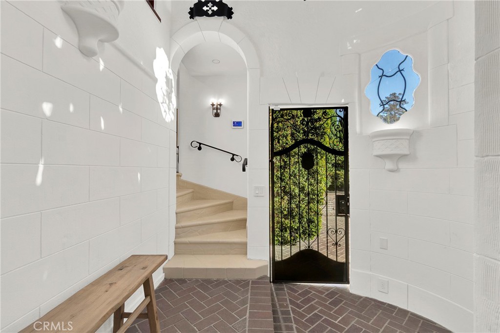 2111 Rockledge