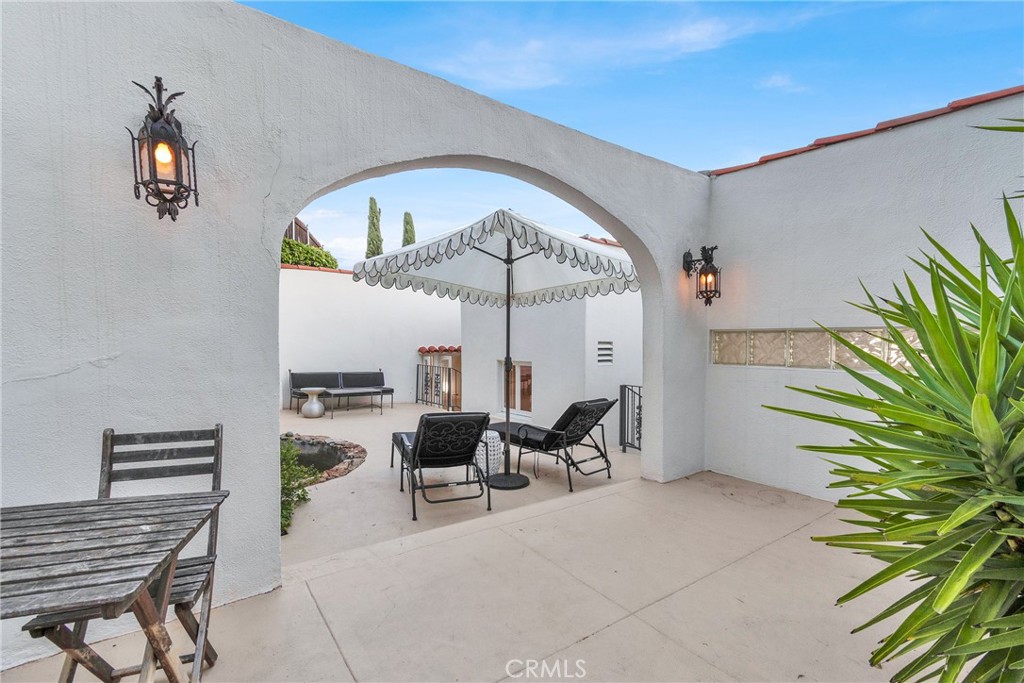 2111 Rockledge