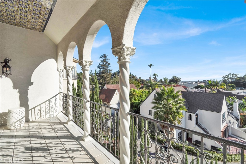 2111 Rockledge
