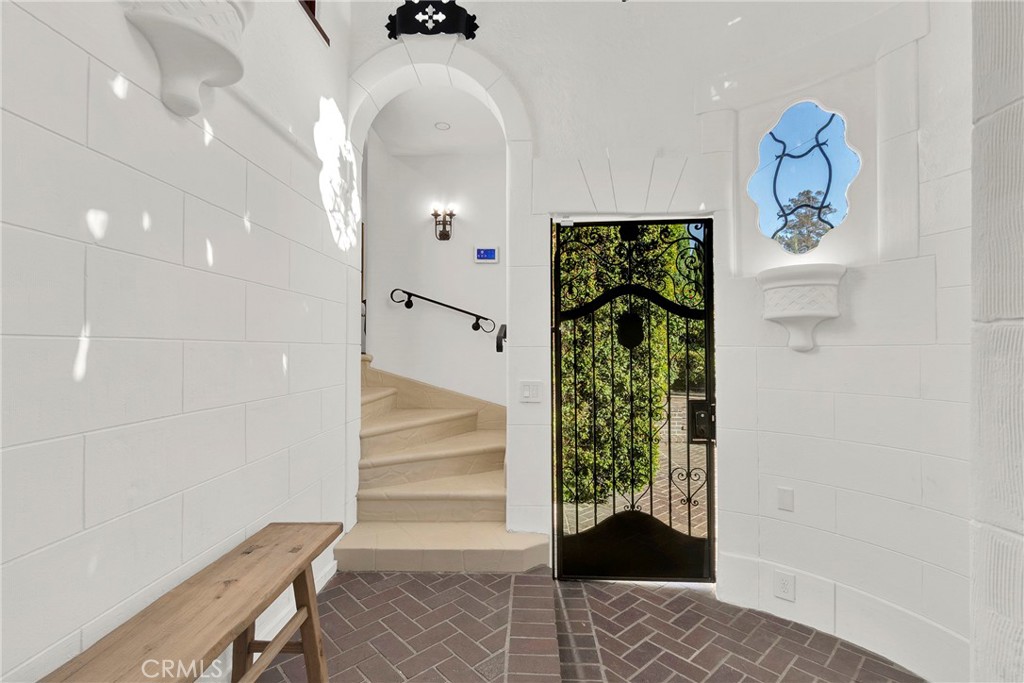 2111 Rockledge