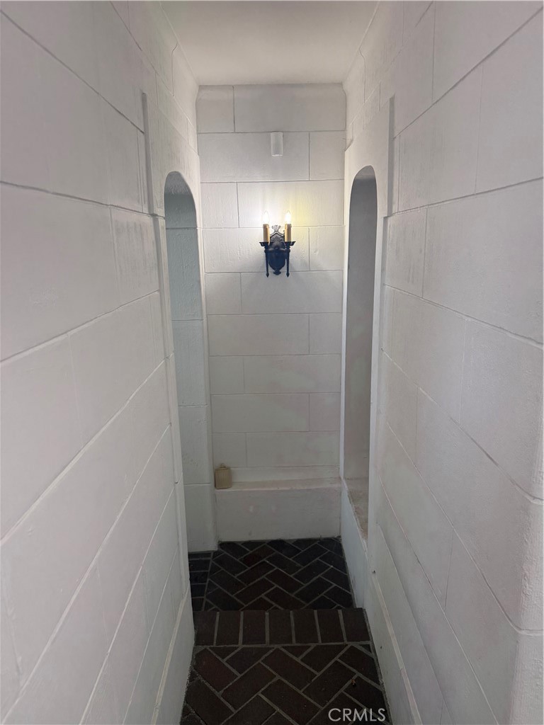 2111 Rockledge