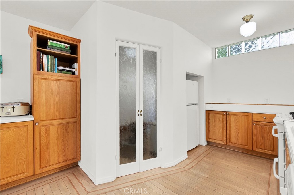 2111 Rockledge