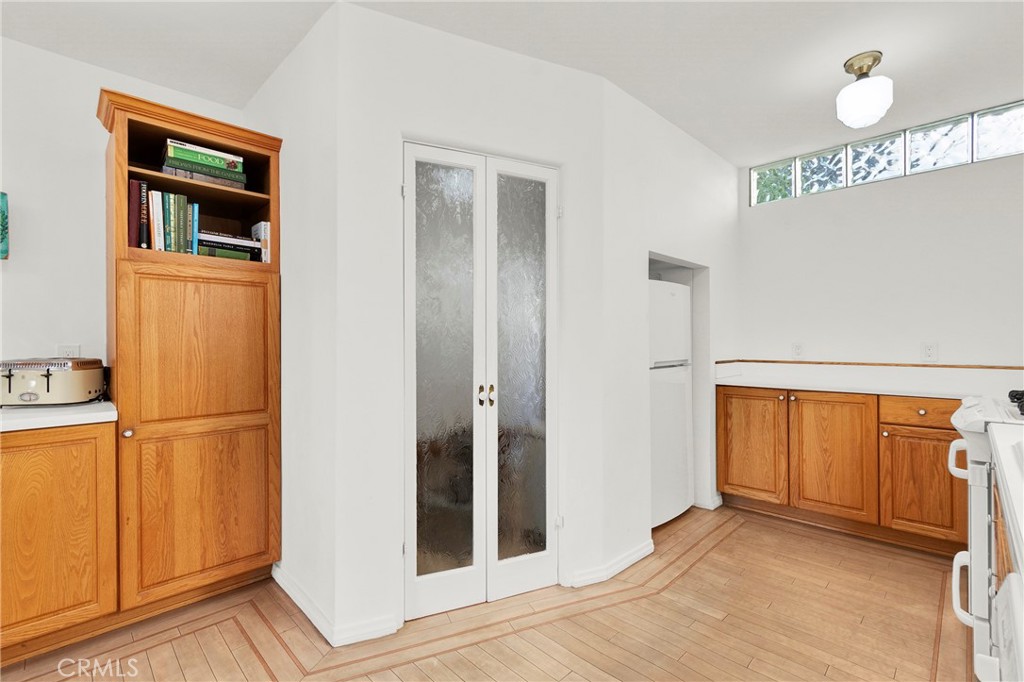 2111 Rockledge