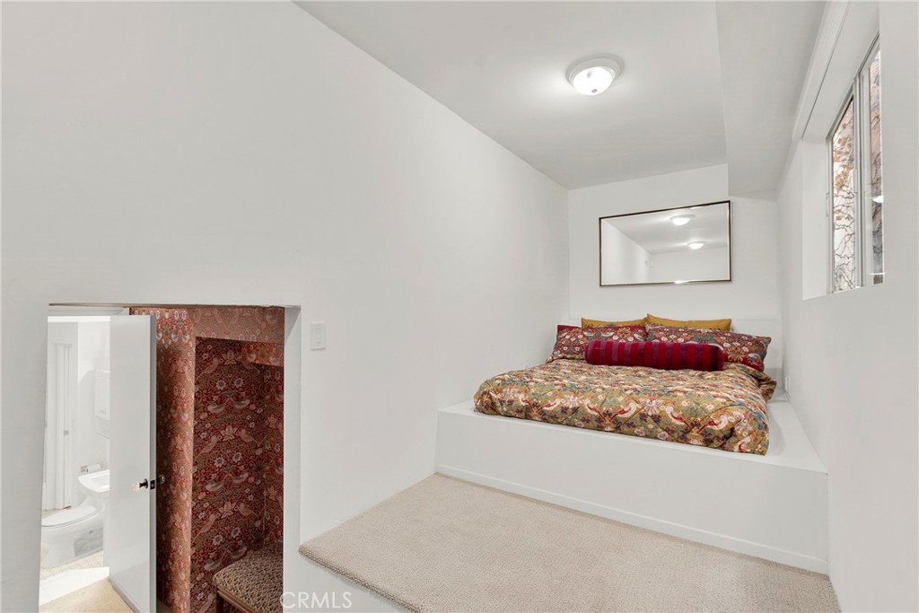 2111 Rockledge