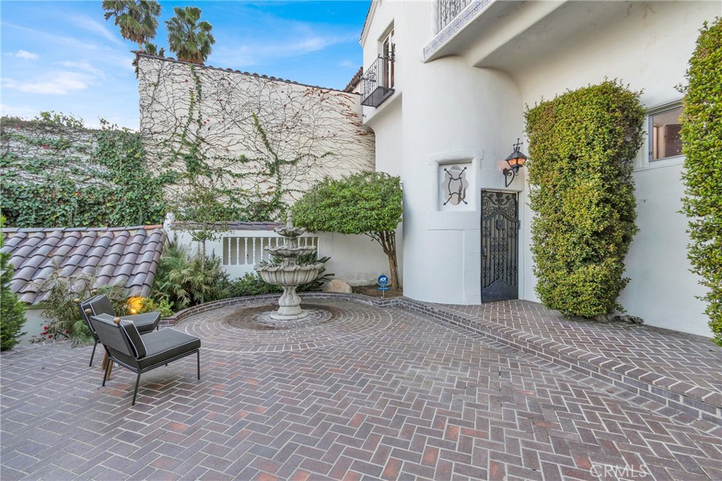 2111 Rockledge