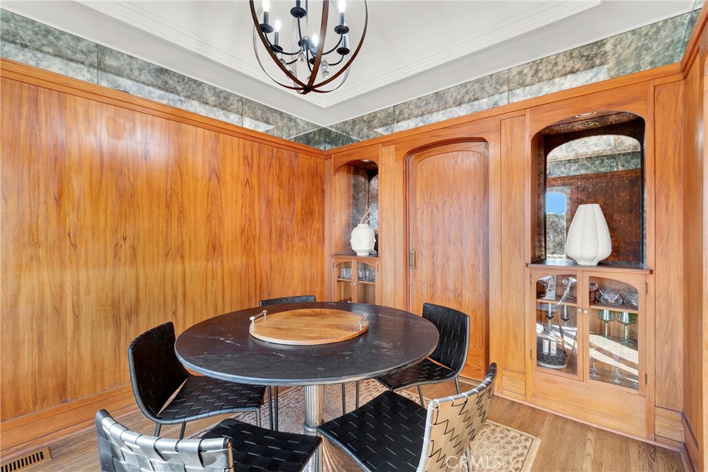 2111 Rockledge