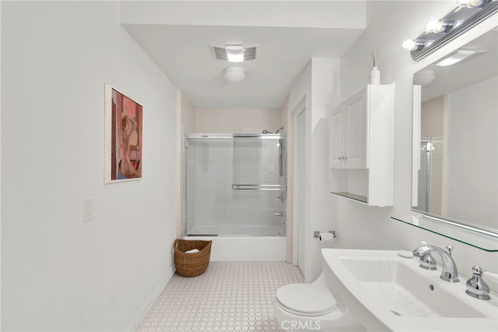 2111 Rockledge