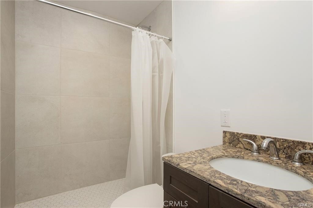 251 Avenida Del Mar B