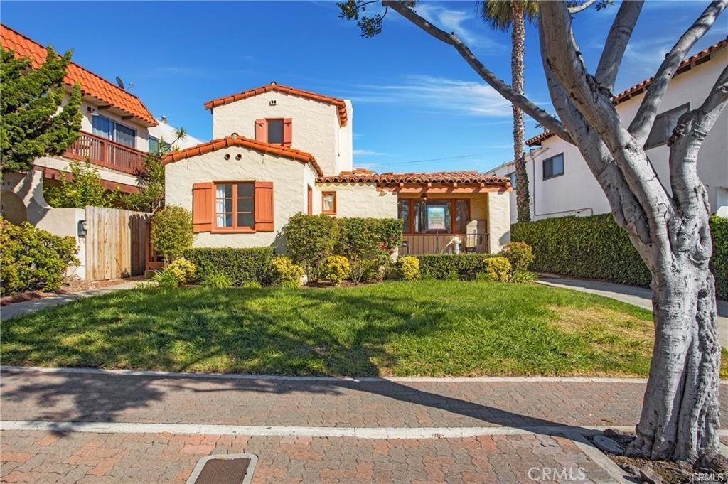 251 Avenida Del Mar B