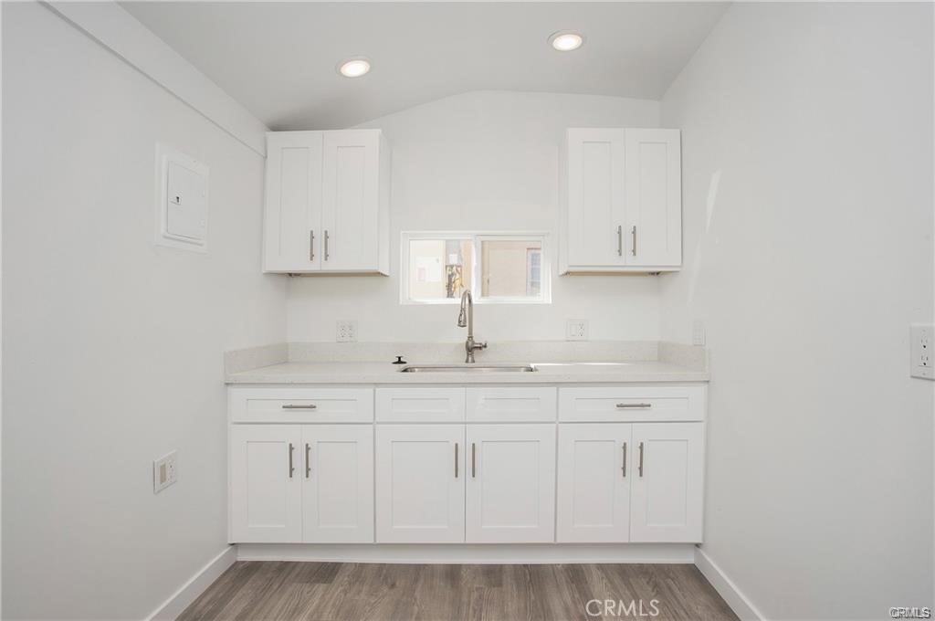 251 Avenida Del Mar B