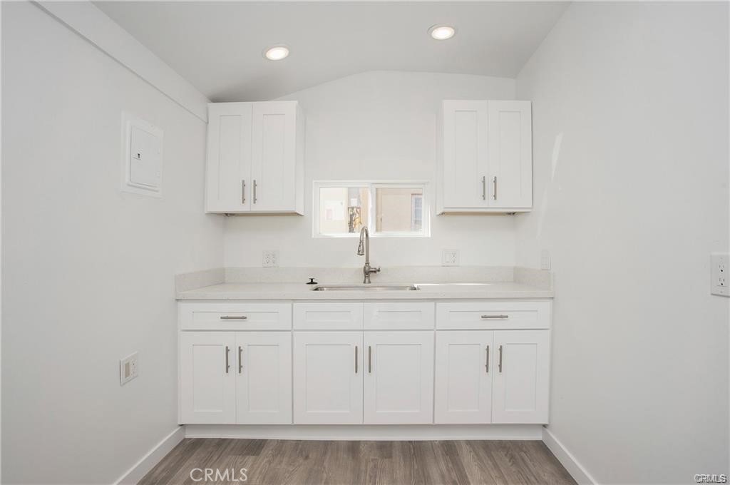 251 Avenida Del Mar B