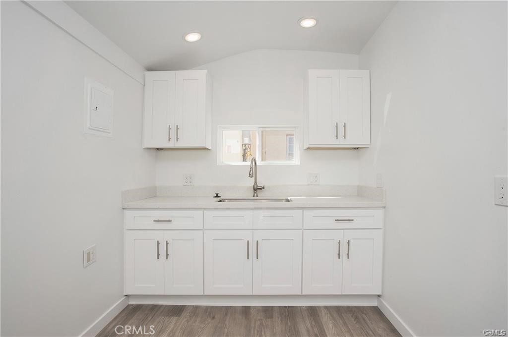 251 Avenida Del Mar B