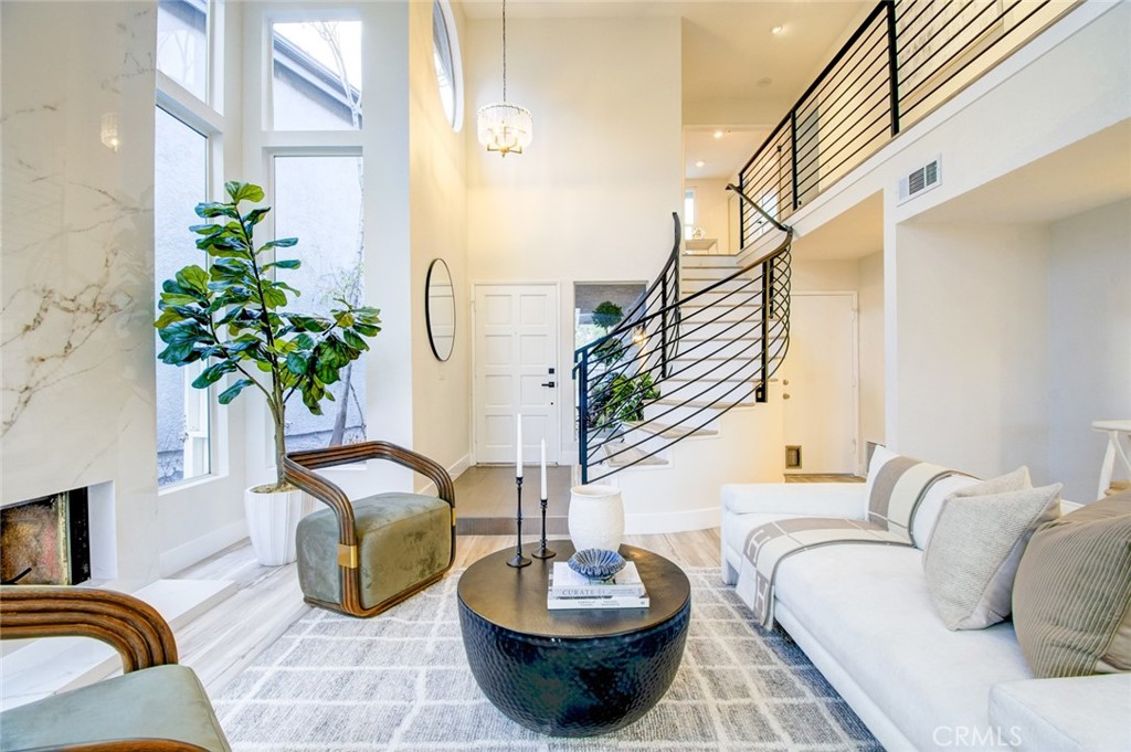 51 La Costa Court