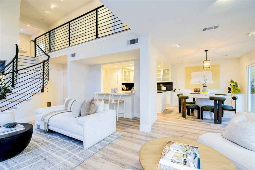 51 La Costa Court