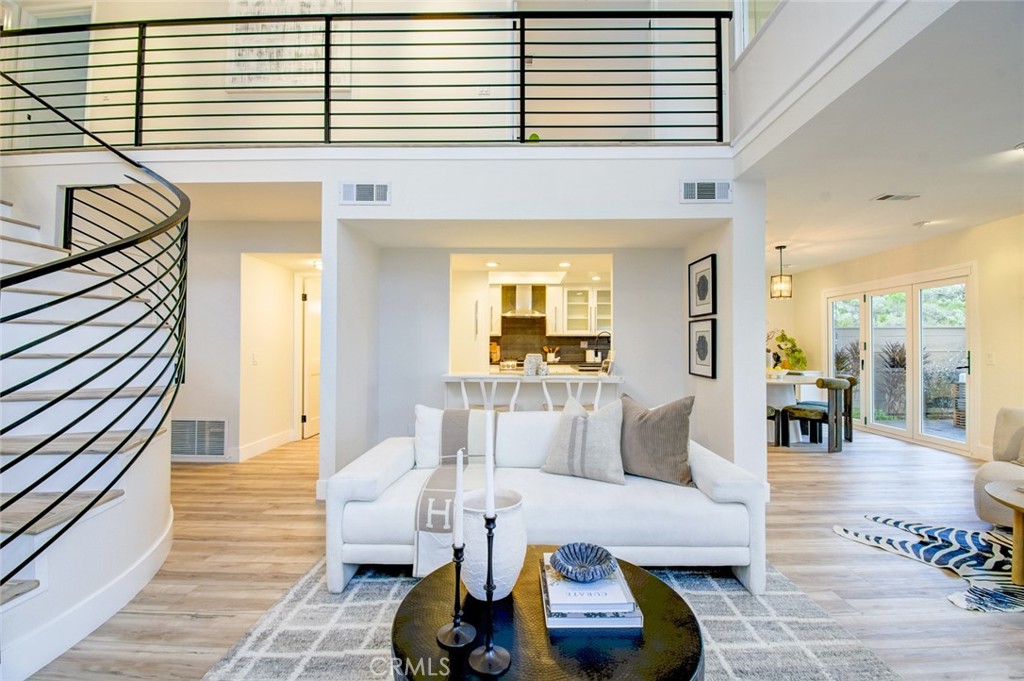 51 La Costa Court