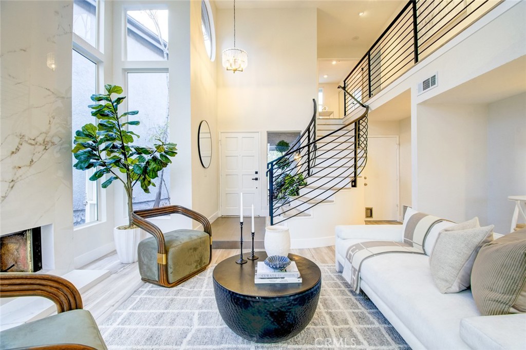 51 La Costa Court