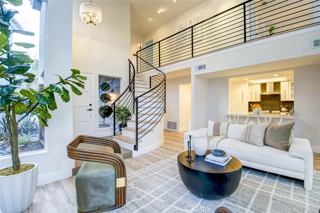 51 La Costa Court