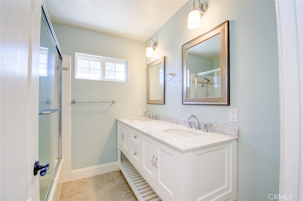 26061 26061 Via Viento