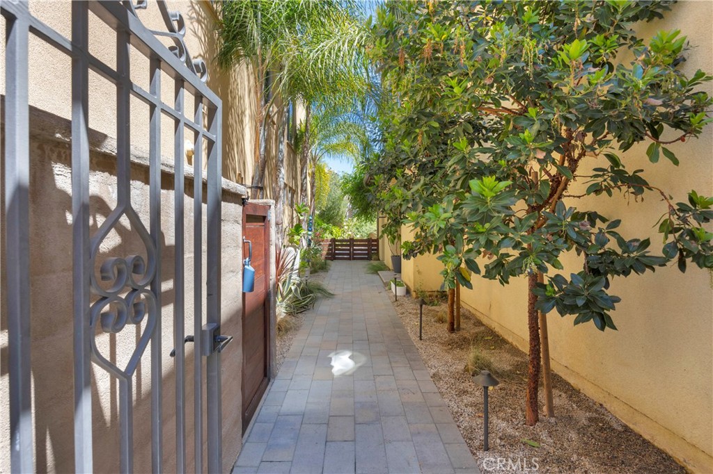 28301 Via Del Mar