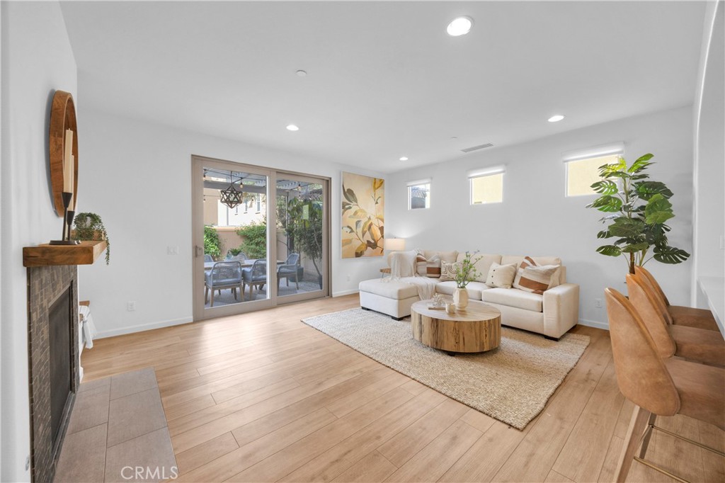 28301 Via Del Mar