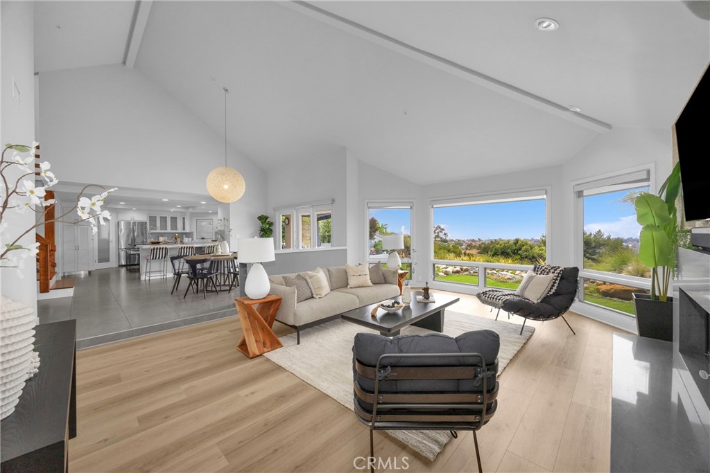 2852 Via Amapola