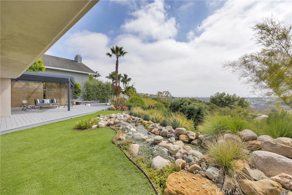 2852 Via Amapola
