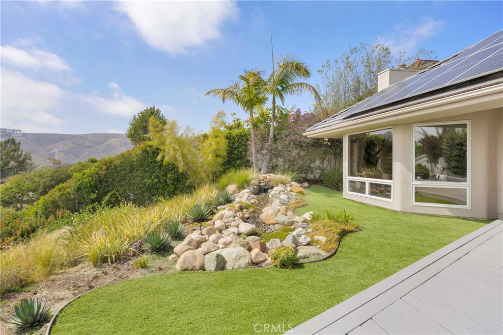 2852 Via Amapola