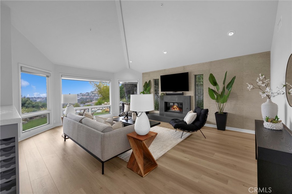 2852 Via Amapola