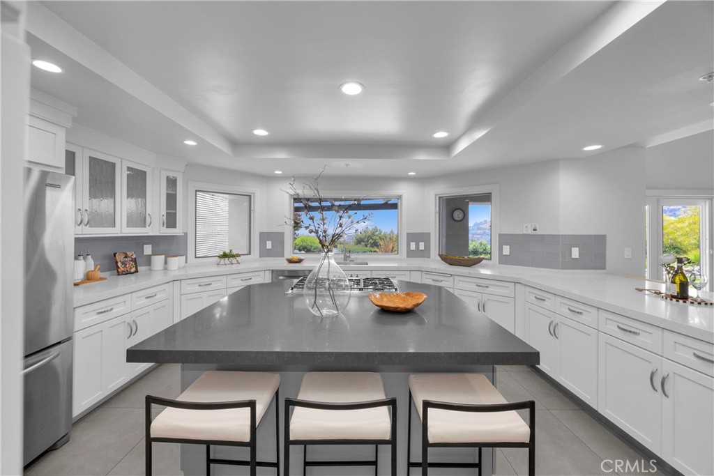 2852 Via Amapola