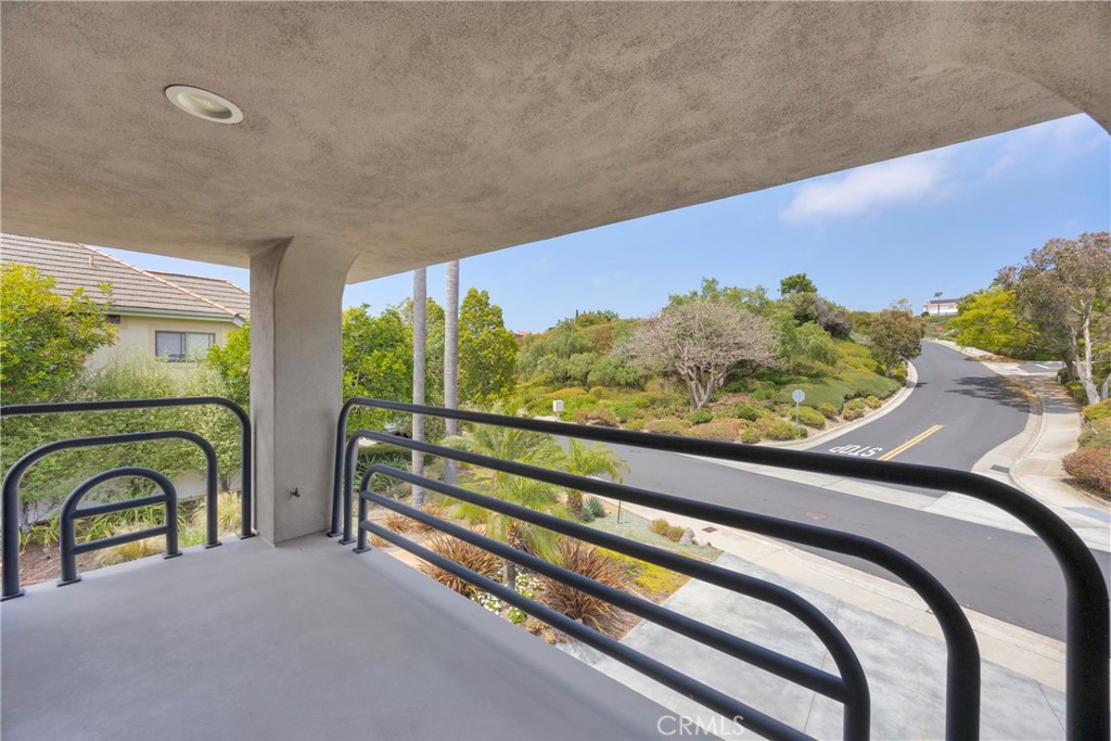 2852 Via Amapola